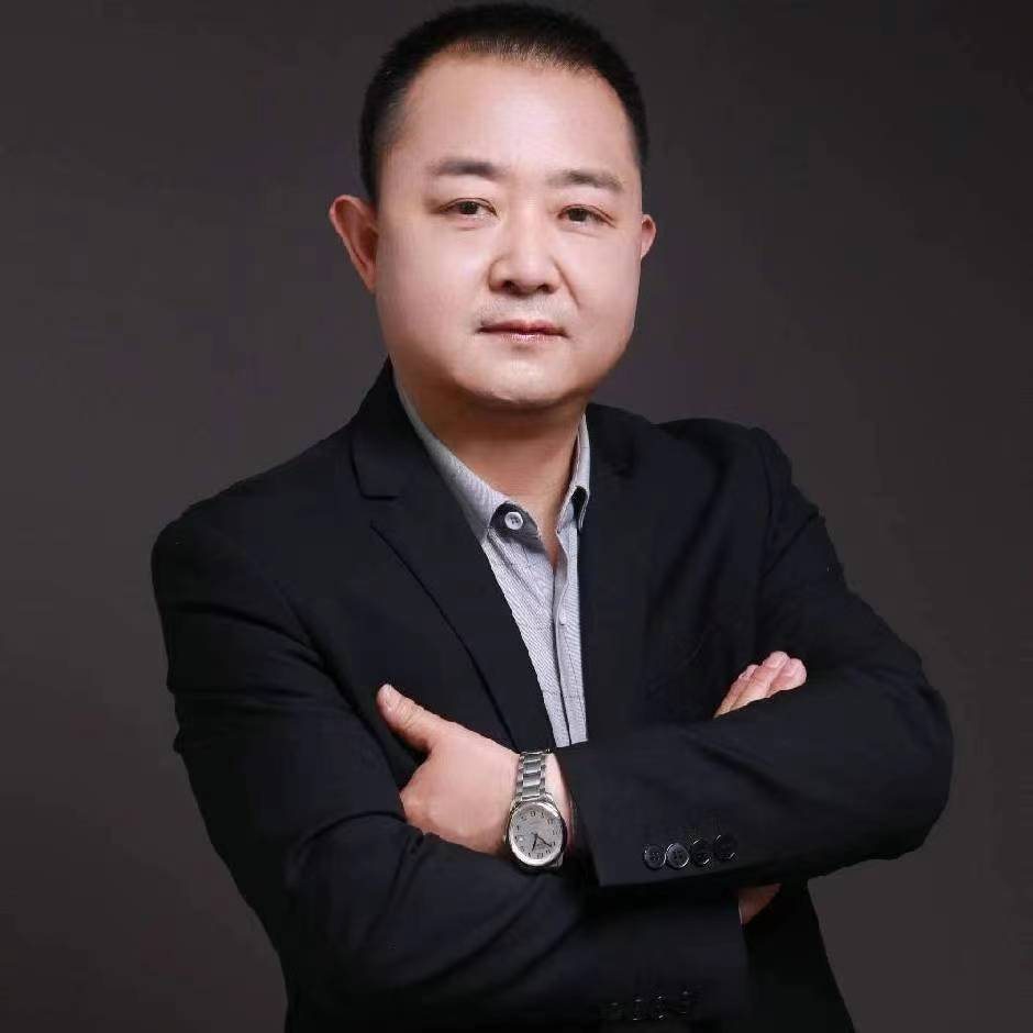 何新春.png 何新春.png