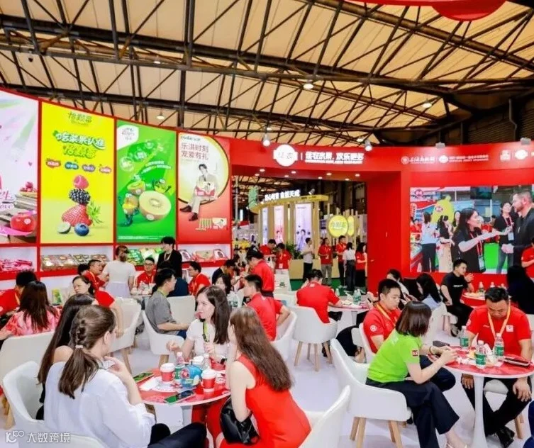 2027年中国国际水果展CHINA FRUIT展馆现场，专业观众参观实况