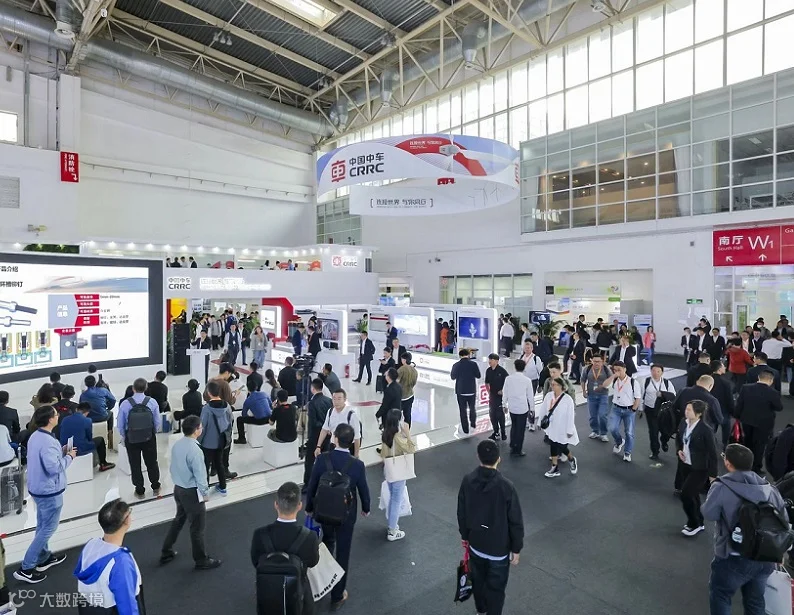 2026年北京新型储能大会暨展览会NES+参展商与海外采购商展台洽谈现场
