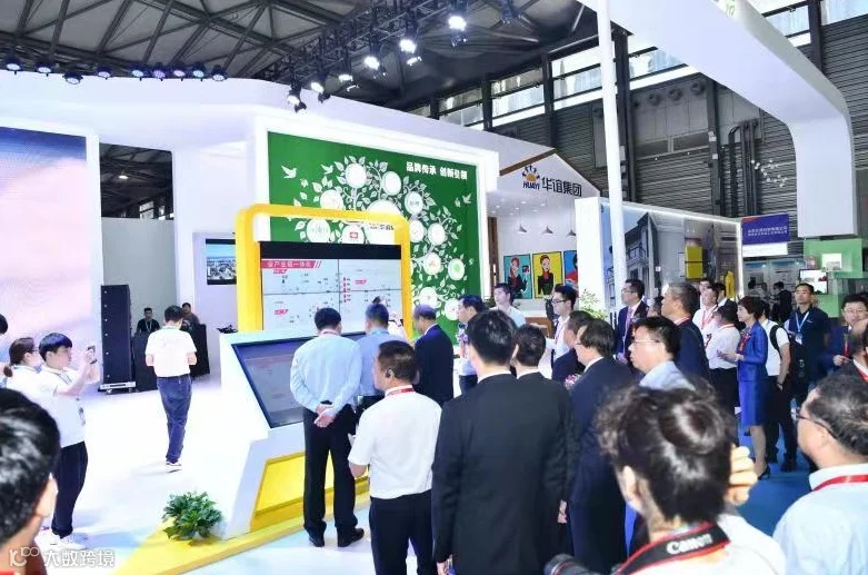 2026年中国(上海)国际橡胶技术展览会RubberTech展馆现场,专业观众参观实况