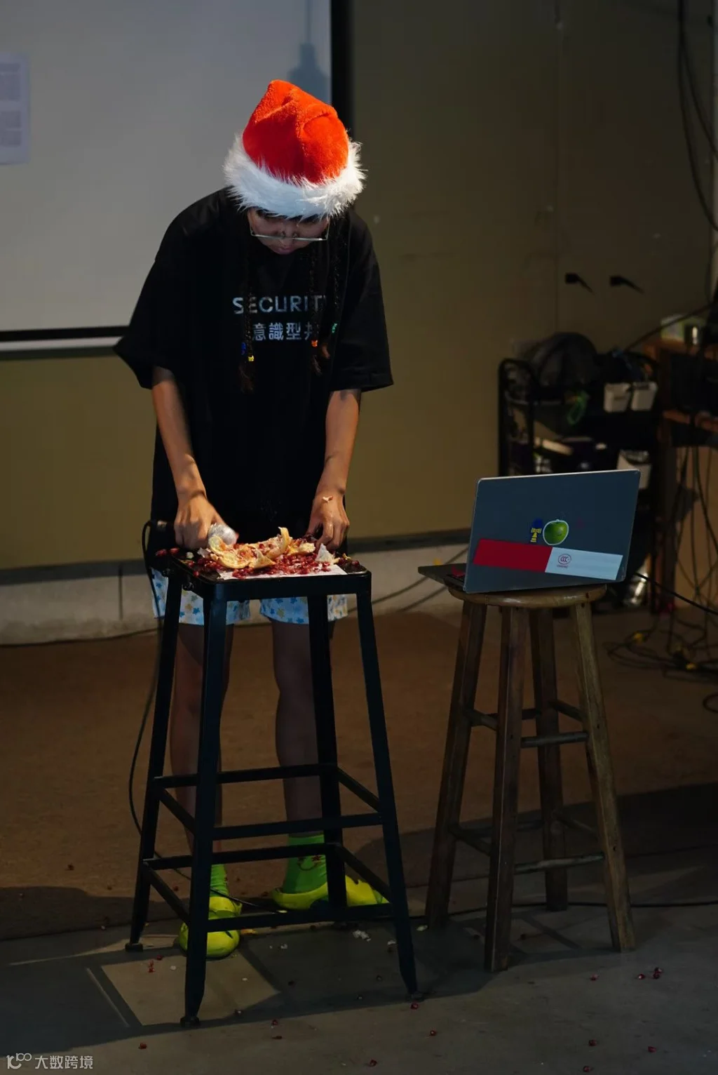 刘哲立 巴黎礼物.JPG