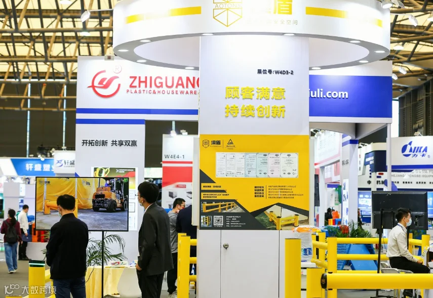 2026年上海国际电子商务及包装技术展览会E Pack Tech展馆现场,专业观众参观实况