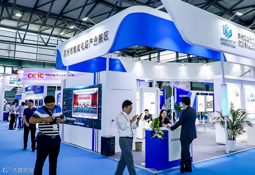 2026年中国(北京)国际半导体博览会IC China参展商与海外采购商展台洽谈现场