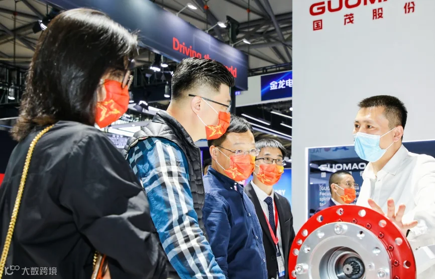 2026年上海国际压缩机及设备展览会ComVac ASIA参展商与海外采购商展台洽谈现场