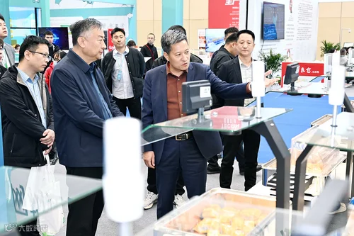 2027年河南教育后勤博览会暨校企对接洽谈会展馆内部展台环境实拍