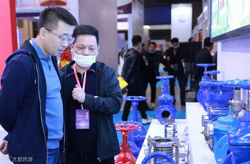 2027年杭州消防及应急救援展览会China Fire Expo参展商与海外采购商展台洽谈现场