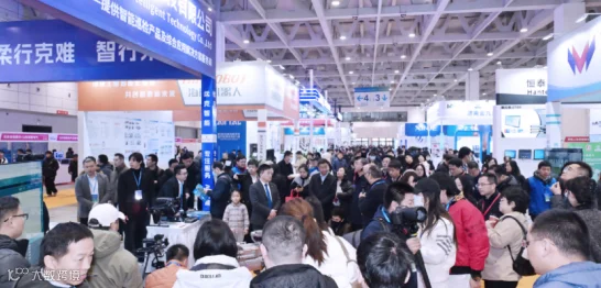 2027年中国(山东)国际装备制造业博览会IEME展馆现场,专业观众参观实况