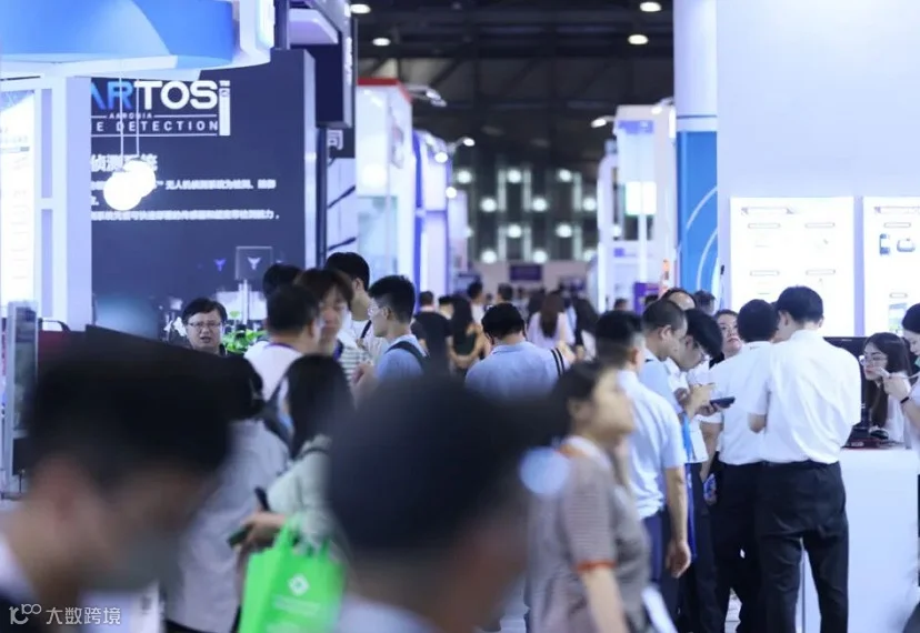 2026年上海高速通信与电子设计展览会EDWTech参展商与海外采购商展台洽谈现场
