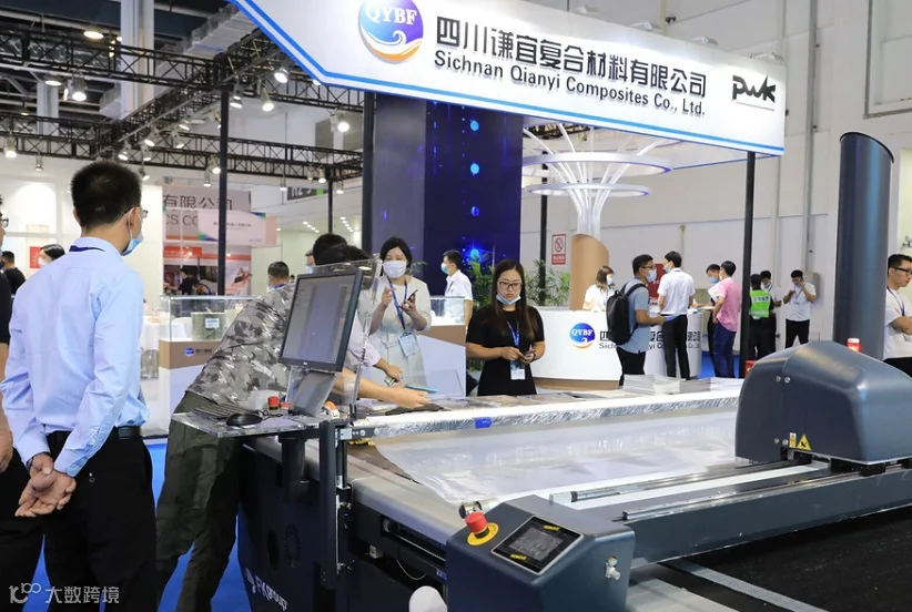 2026年中国(上海)国际复合材料工业技术展CCEChina Composites Expo参展商与海外采购商展台洽谈现场
