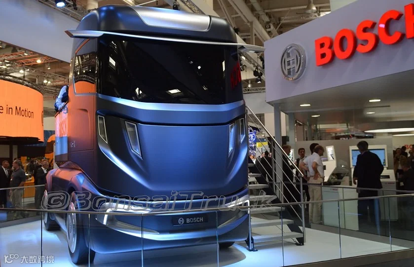 2026年德国汉诺威商用车及配件展IAAIAA Transportation参展商与海外采购商展台洽谈现场