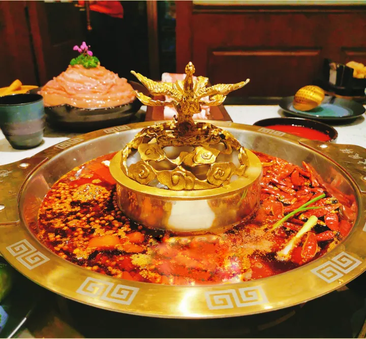 路边小店价格翻倍变高端，餐饮界早把品牌出海的秘方告诉你了