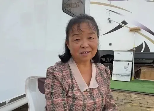 自驾逃离无爱婚姻，59岁的苏敏在路上找回自我