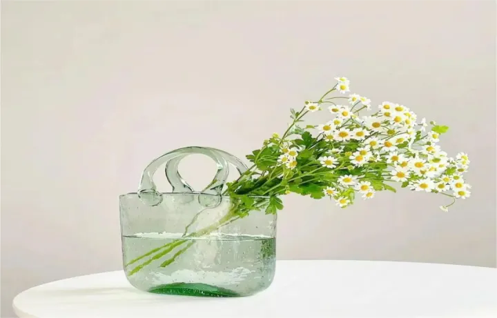 TikTok千万播放！颠覆传统审美的包包花瓶火了