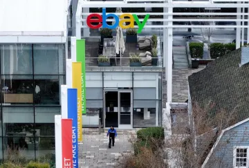 eBay 报告假日季表现强劲，扩大回购计划