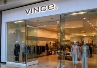 服装品牌Vince决定是否利用实体门店来履行订单