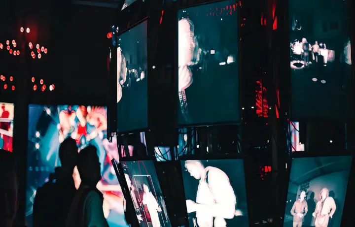 AI孙燕姿爆火，谁先坐不住了？