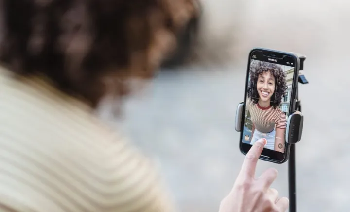 AI 视频内容与 Runway Getty 合作