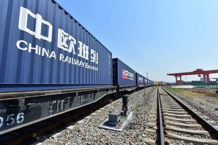 国际物流公司接连出现问题，客户抱怨配送时效和额外费用，申请破产