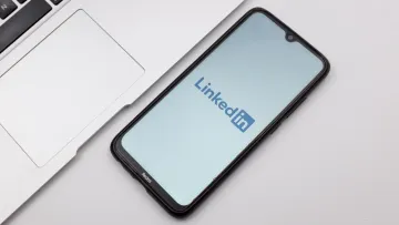 LinkedIn 是下一个提供人工智能广告文案工具的社交网络