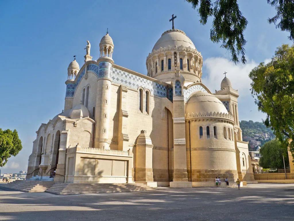 阿尔及利亚—中东电商新蓝海，电商排名上升29位，2025年市场规模有望突破11亿美元_M123跨境工具导航