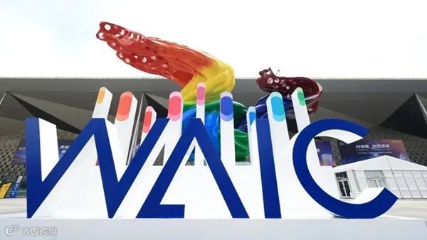 一周要闻NO.105丨AI春晚，大佬都说了啥；iPhone 15 Pro宣传遇冷，3A游戏不香了；美团奋力一“播”