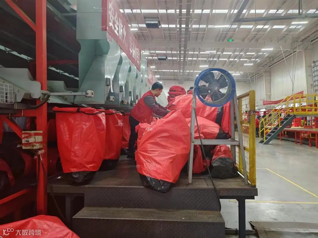 最低价的双11，最忙碌的快递人