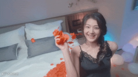 在互动游戏里玩短剧看网文 这场赛博恋爱让男性向市场崛起了