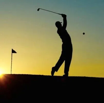 人家裁员我加薪， 这个80后凭什么身价1200亿？