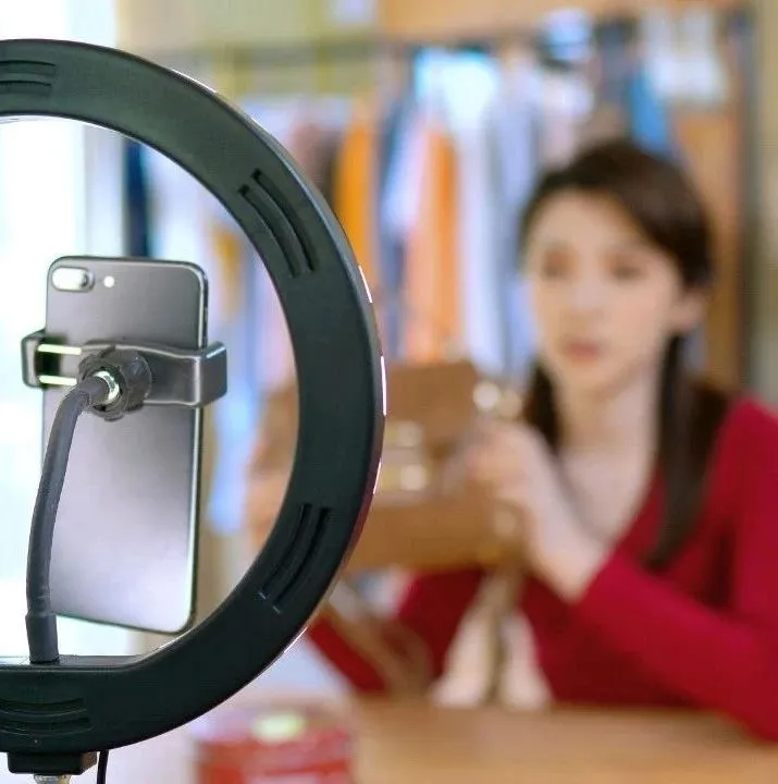 坑位费20万，成交6000多元！直播带货的神话结束了？