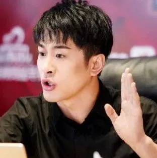 快手一哥辛巴立案调查，媒体曝光或被判15年：这人啊，千万不能翘尾巴！