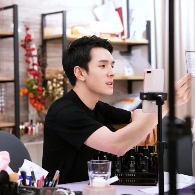 卖货主播逃离618：去年月入3万，今年降薪离职