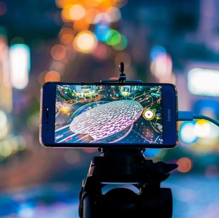 “魔幻”的直播带货：一夜血亏100万，依然有无数人入局！