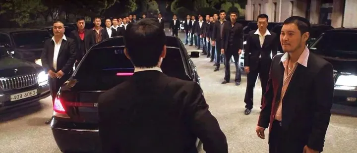 我，19岁，靠“差评勒索”年入百万，还收了400多个徒弟！