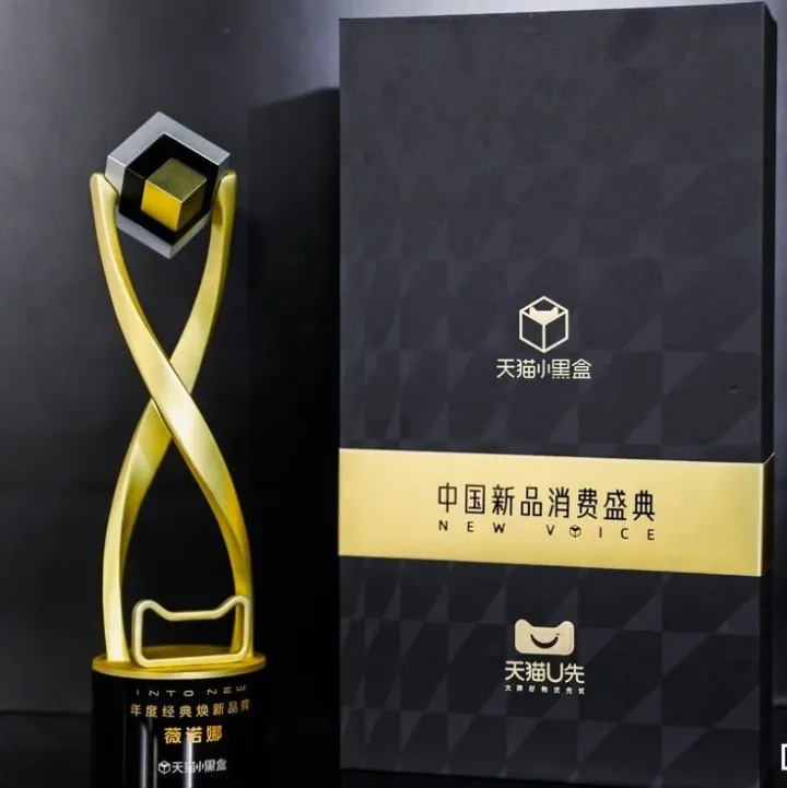 唯一国产品牌荣获天猫小黑盒「年度经典焕新品牌」，薇诺娜以硬核实力保持领先