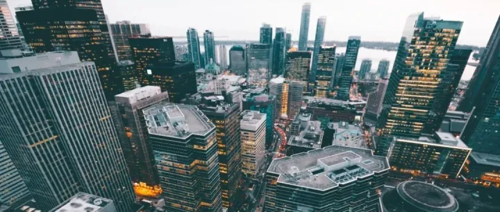 小微之光｜7年前，那个银行账户莫名被关，只身前往香港的温州人怎么样了？