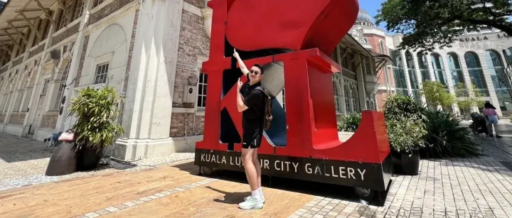 马来西亚人潮汹涌，中国人都跑过来这很危险啊