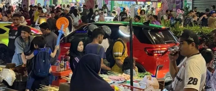 孟加拉总理跑了，很多流氓阿三都在馋它身子，小国的悲哀…