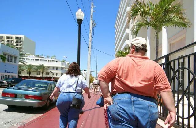 美国医疗大揭秘：保健品为何成为全民“新宠”？