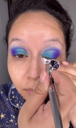 播放量3600万的“喷雾彩妆”,靠一手“未来感”翻红TikTok!