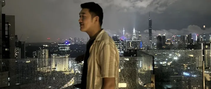 在马来西亚的中国人，都挺累的