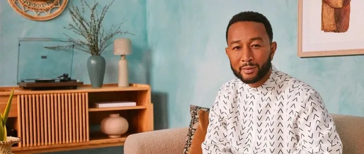 Etsy与艺术家约翰·传奇合作