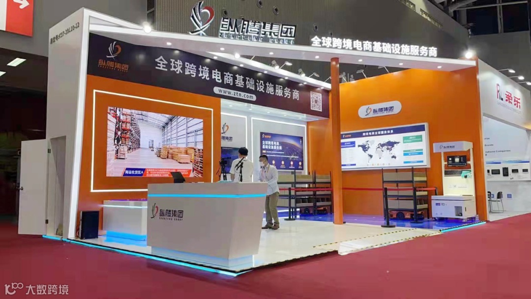 李克强总理走进纵腾集团广交会展位，听取纵腾总裁王钻汇报