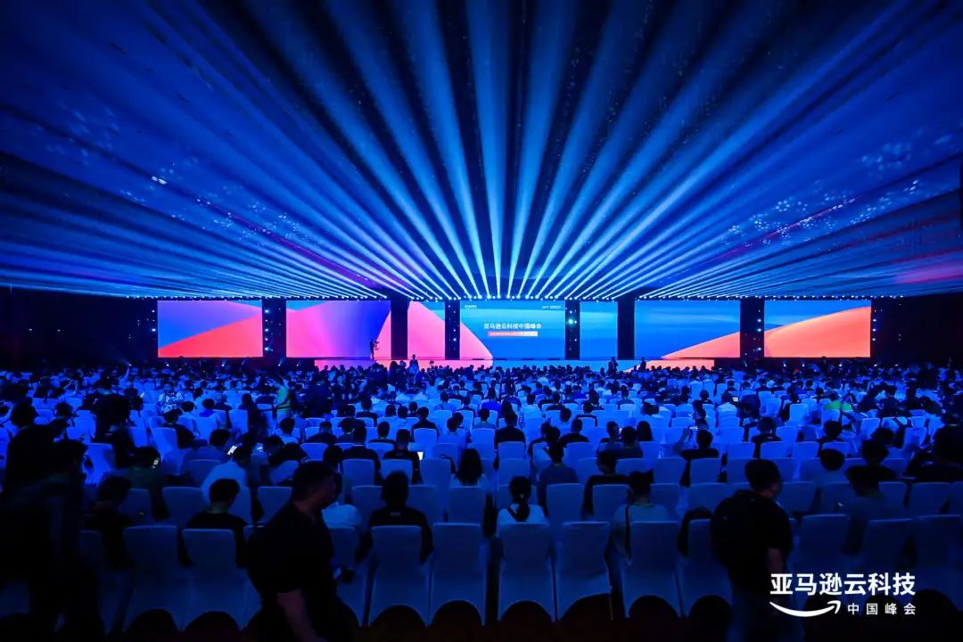 LinkFox AI 闪耀亮相2024亚马逊云科技中国峰会,共建 AI 创新之路!