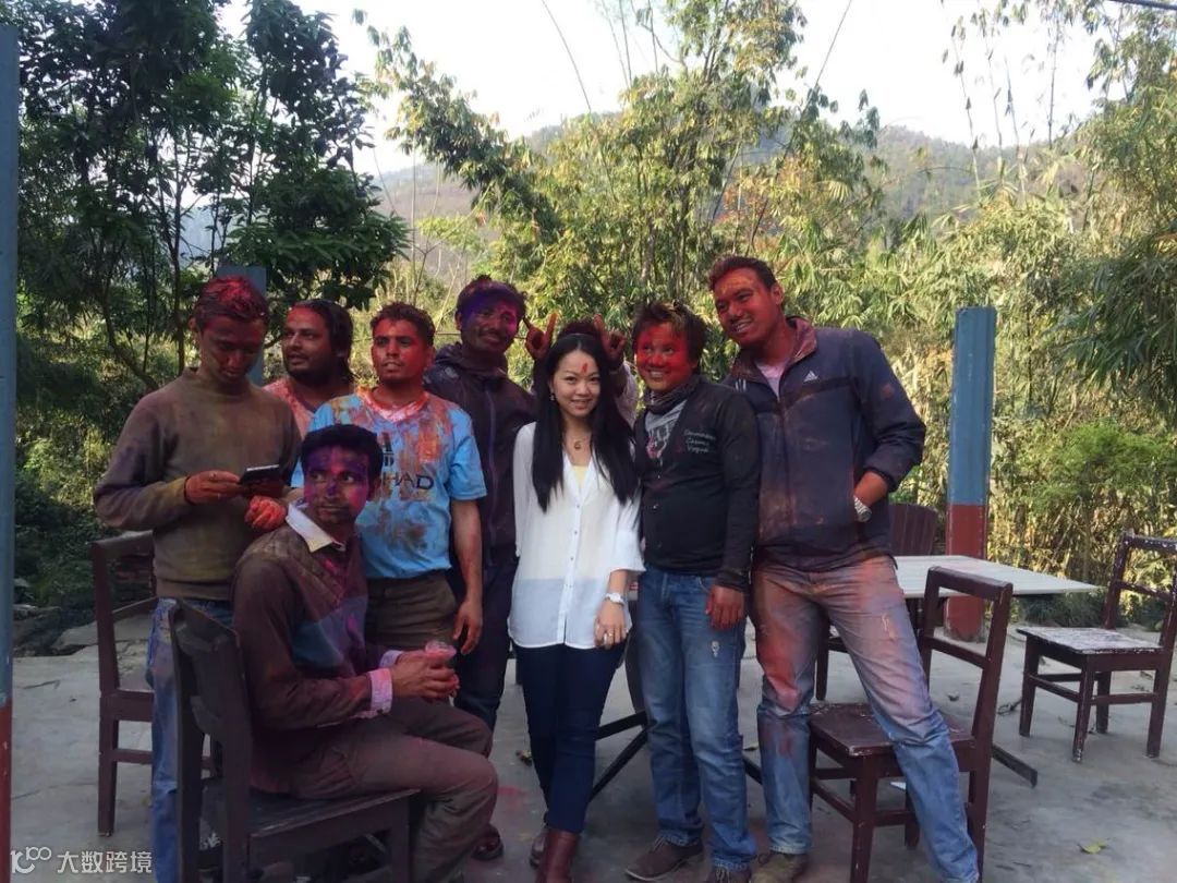 叮一口就没命、差点被非洲狮吃了…85后潮汕女孩以命相博，用一场冒险拿下大单！