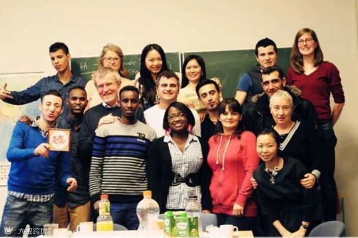 叮一口就没命、差点被非洲狮吃了…85后潮汕女孩以命相博，用一场冒险拿下大单！