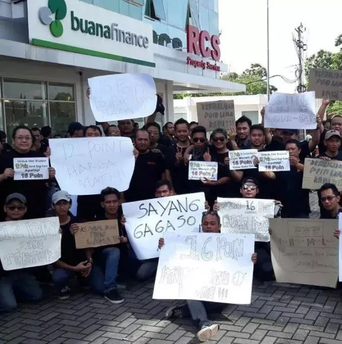 印尼梭罗成千上万名 Go-Car 司机举行罢工