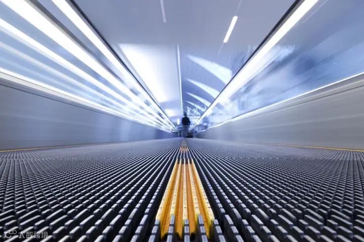 海外市场探索与挑战：中国企业出海策略调整与应对策略分析