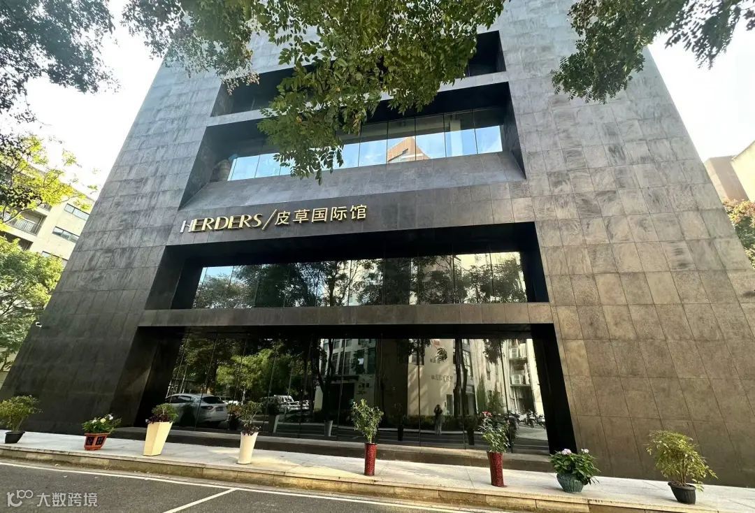 海宁皮草产业带的直播间里，藏着中国人的皮衣秘密