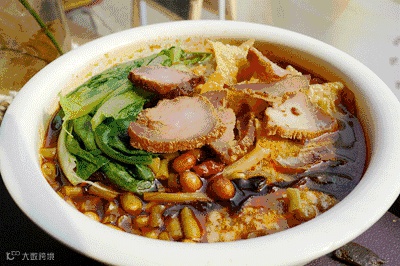 “黄焖鸡米饭”英文怎么说？可不是“jimmy fan！”