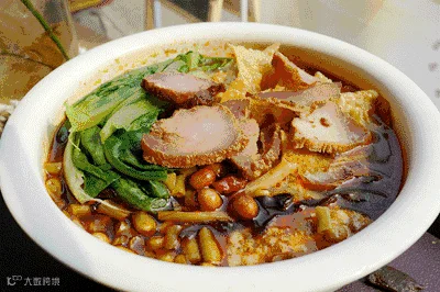 “黄焖鸡米饭”英文怎么说？可不是“jimmy fan！”